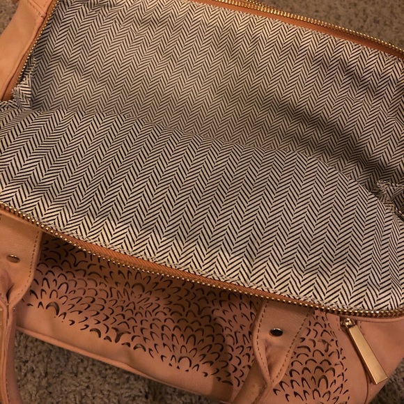 Laser Cut Blush Purse - Picture 4 of 6